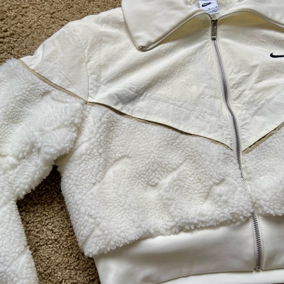 NWT Women’s Medium Nike Crop Mixed Media Jacket - Picture 4 of 11